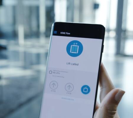 Asigurați un flux de persoane mai sănătos și mai sigur, cu ajutorul soluțiilor KONE pentru sănătate și bunăstare